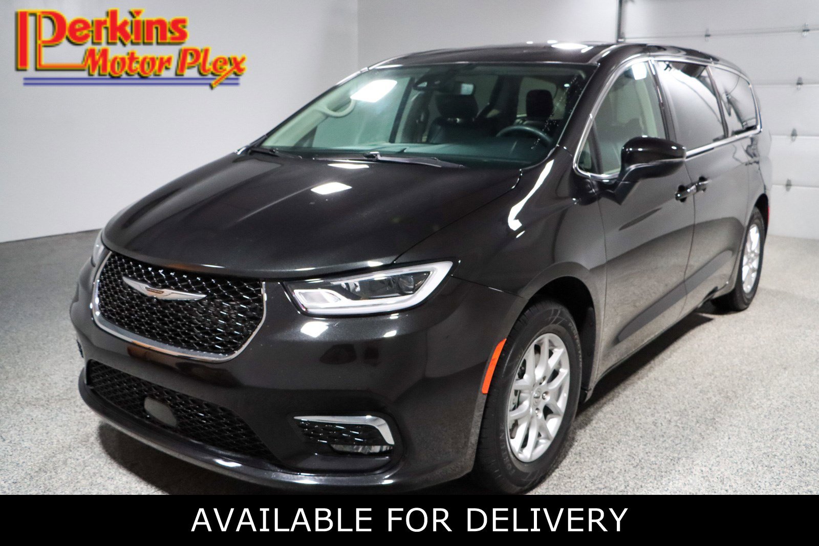 2023 Chrysler Pacifica Touring L's photo