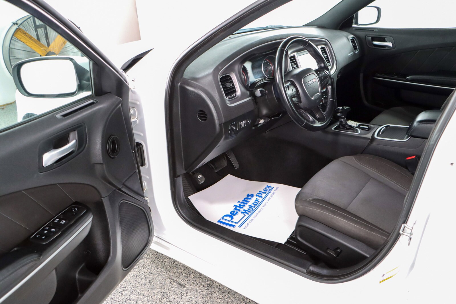 2022 Dodge Charger SXT photo 2