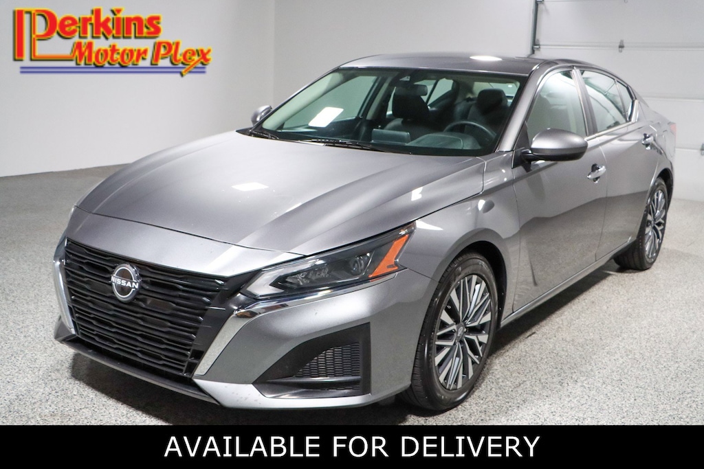 Used 2023 Nissan Altima SV Sedan