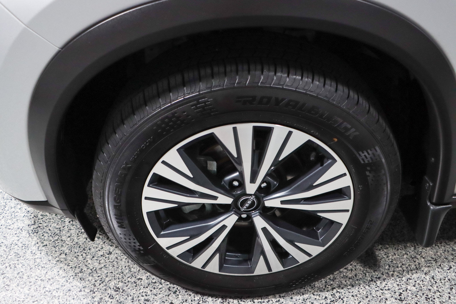 2023 Nissan Rogue SV - Photo 11