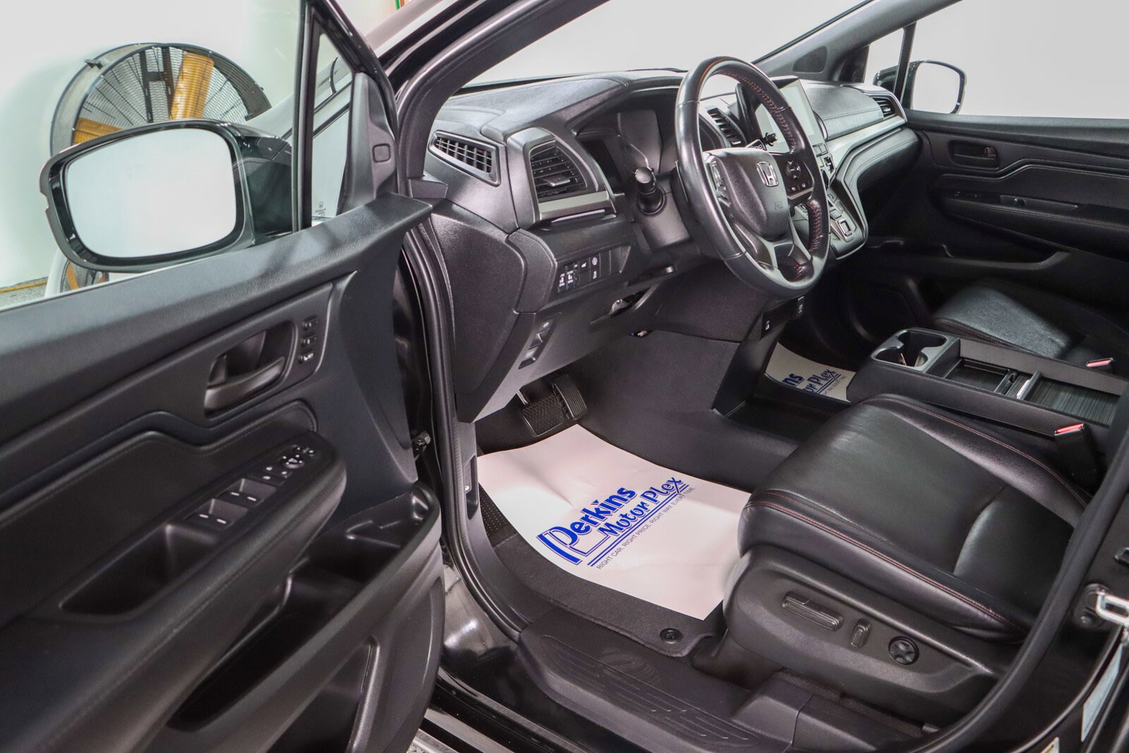 2023 Honda Odyssey Sport photo 2