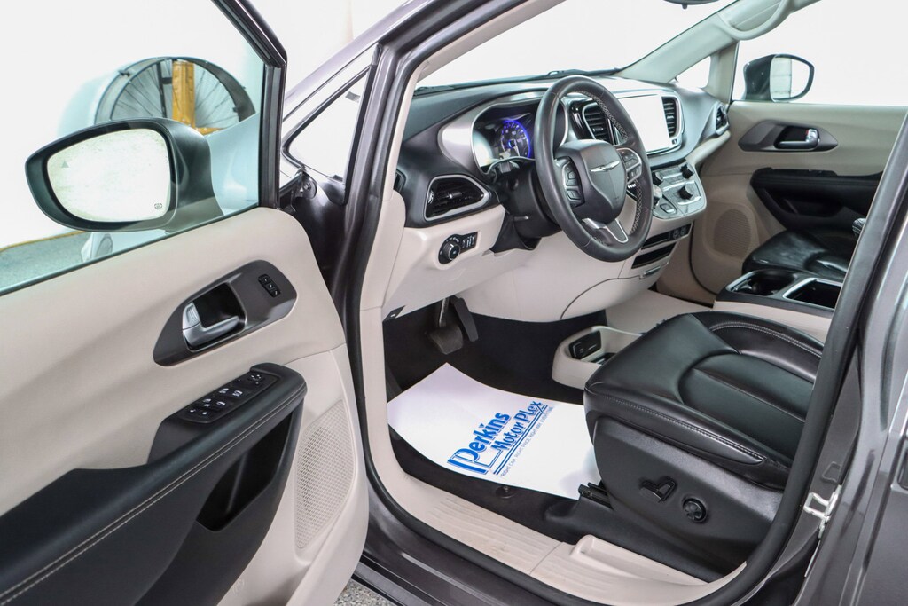 Used 2023 Chrysler Pacifica Touring L Van Passenger Van