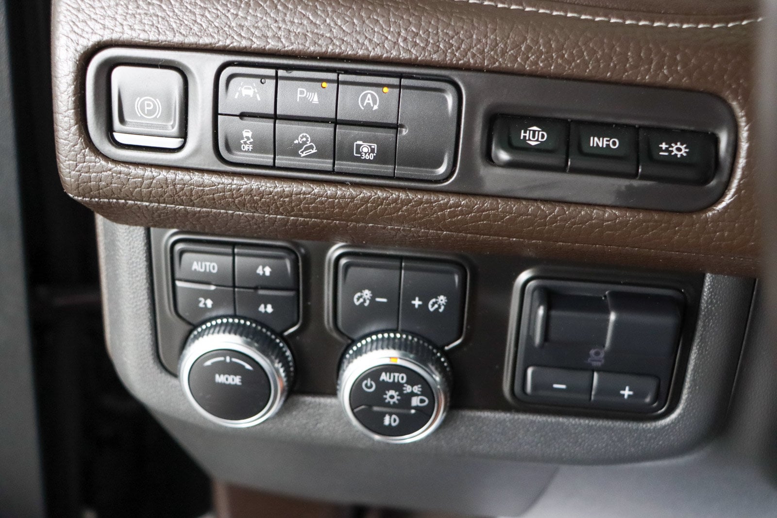 2023 GMC Yukon Denali - Photo 21