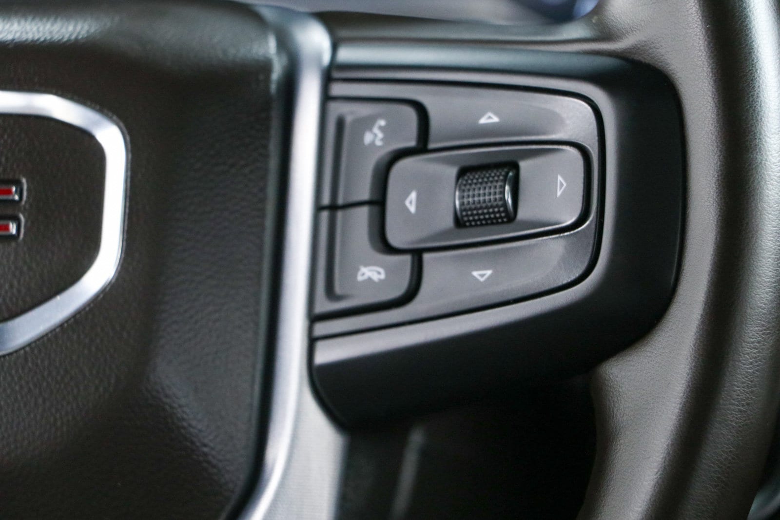 2023 GMC Yukon SLT - Photo 15