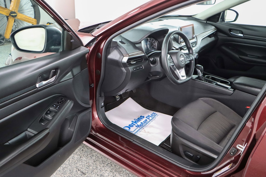 Used 2024 Nissan Altima SV Sedan