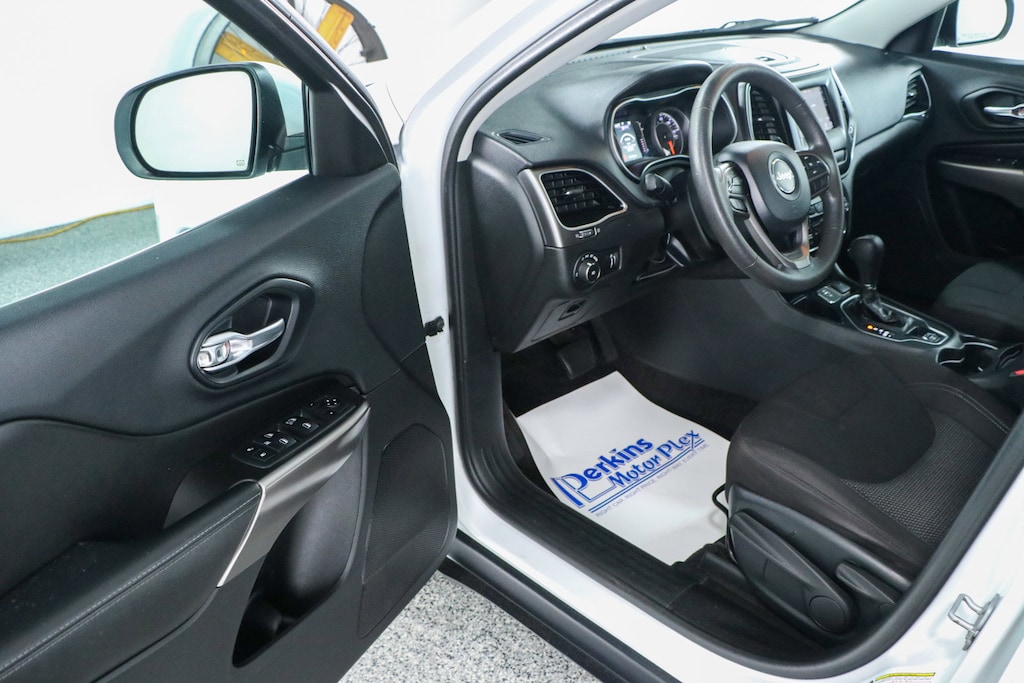 Used 2019 Jeep Cherokee Latitude SUV