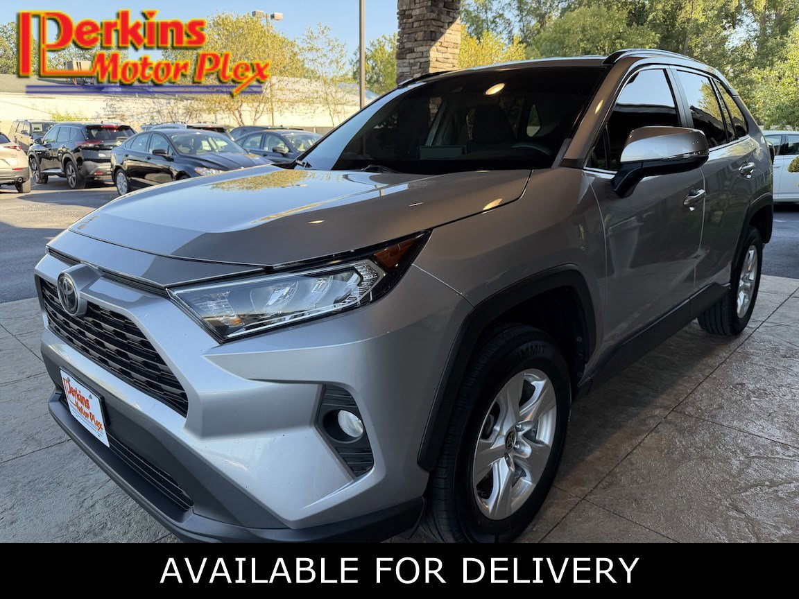 2021 Toyota RAV4 XLE's photo
