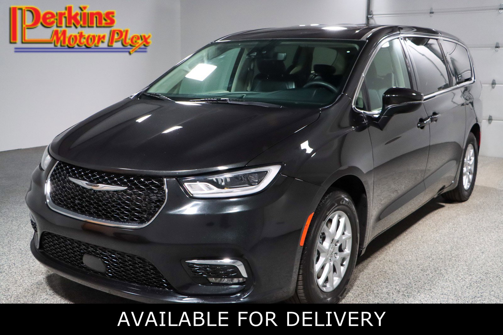 2023 Chrysler Pacifica Touring L's photo