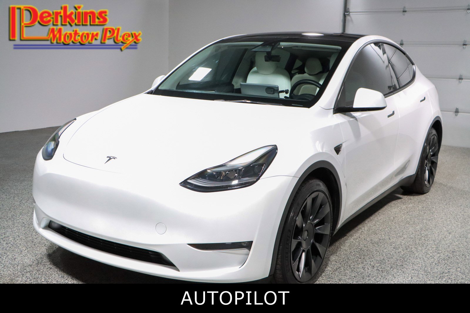 2023 Tesla Model Y Long Range's photo