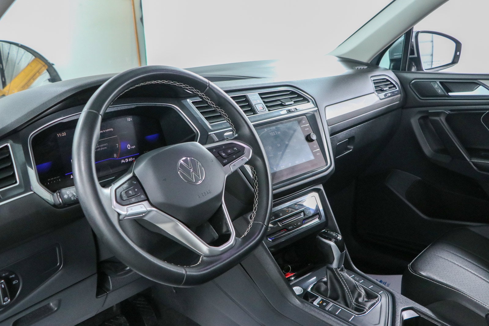 2023 Volkswagen Tiguan SE - Photo 22