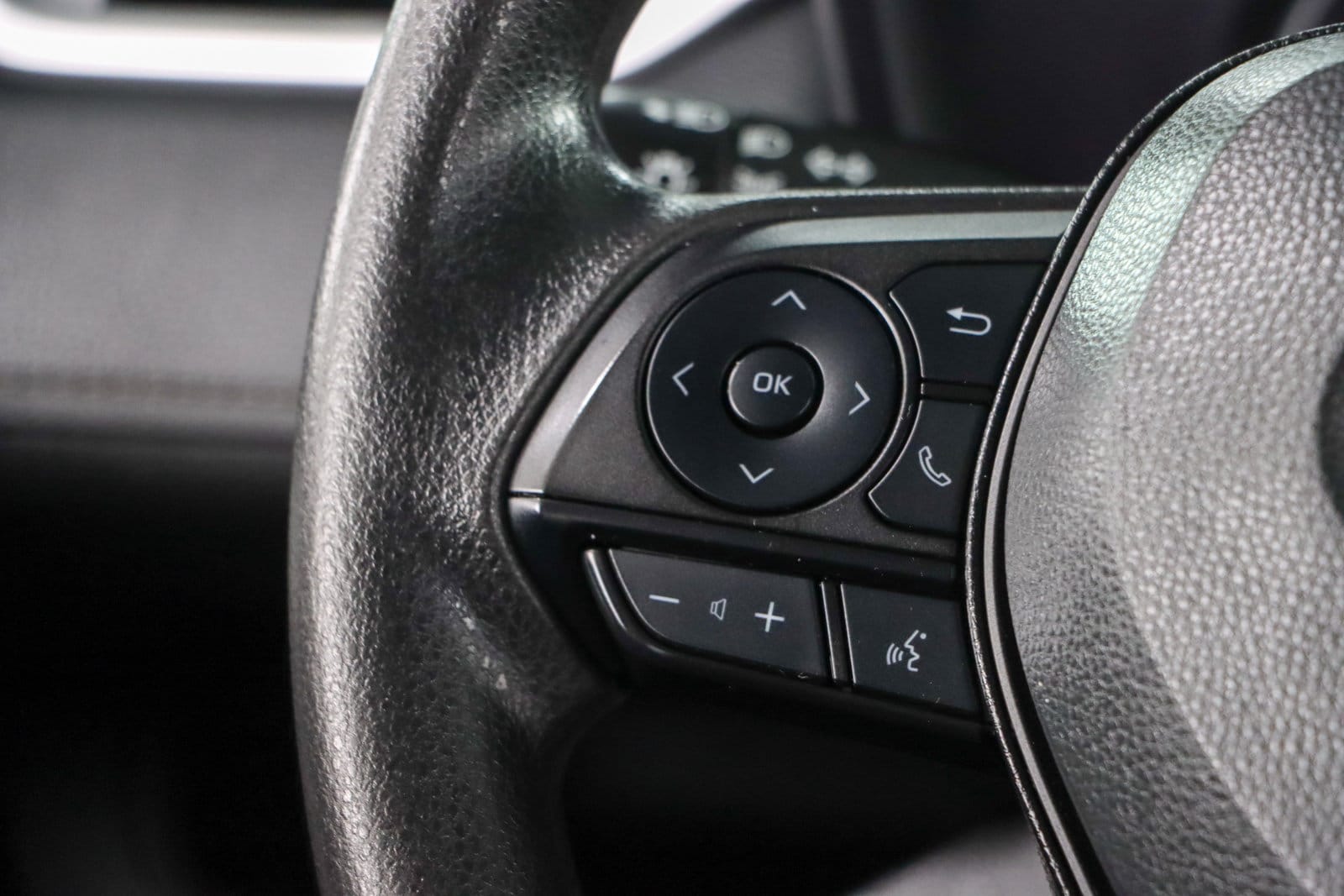 2024 Toyota RAV4 XLE - Photo 13