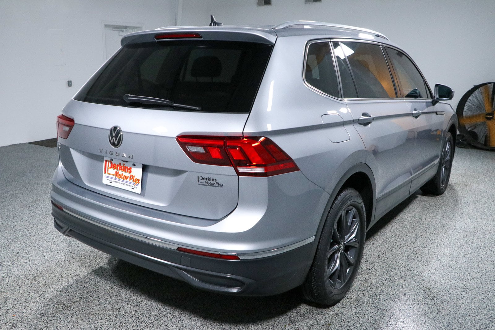 2023 Volkswagen Tiguan SE - Photo 7