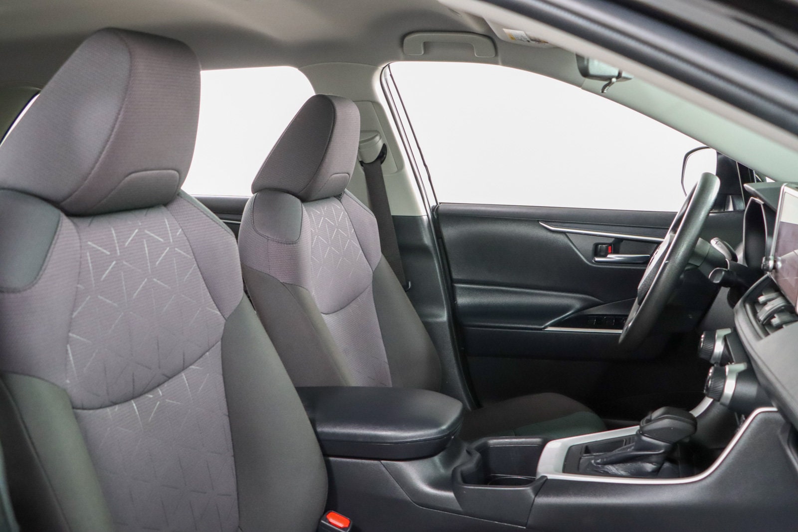 2024 Toyota RAV4 XLE - Photo 26