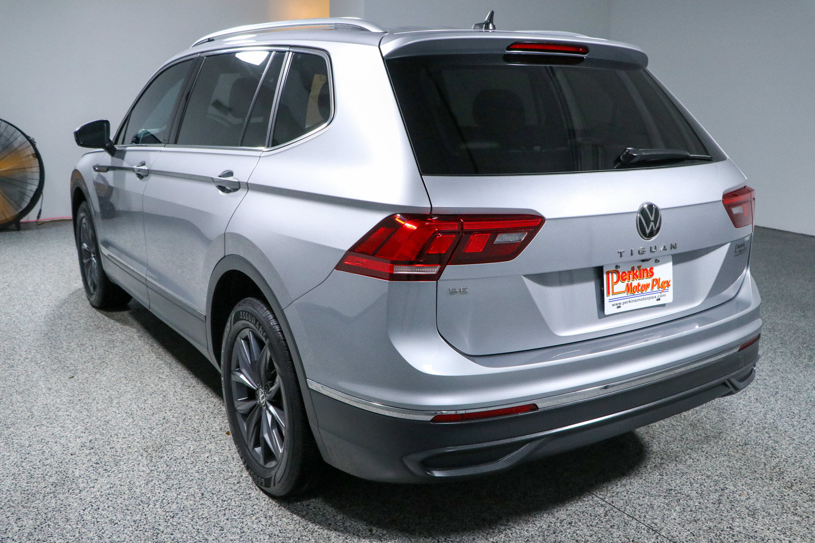 2023 Volkswagen Tiguan SE - Photo 9