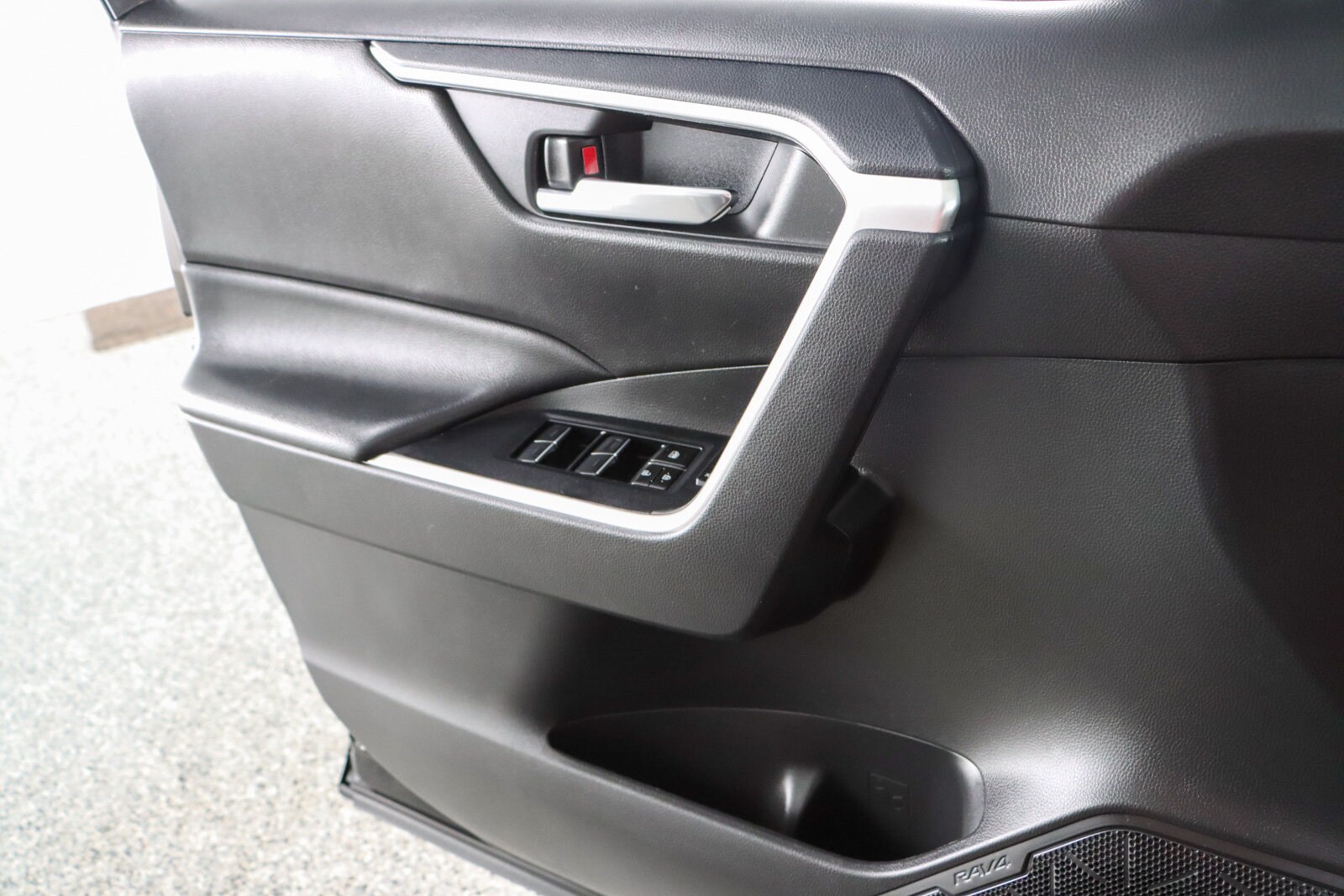 2024 Toyota RAV4 XLE - Photo 21