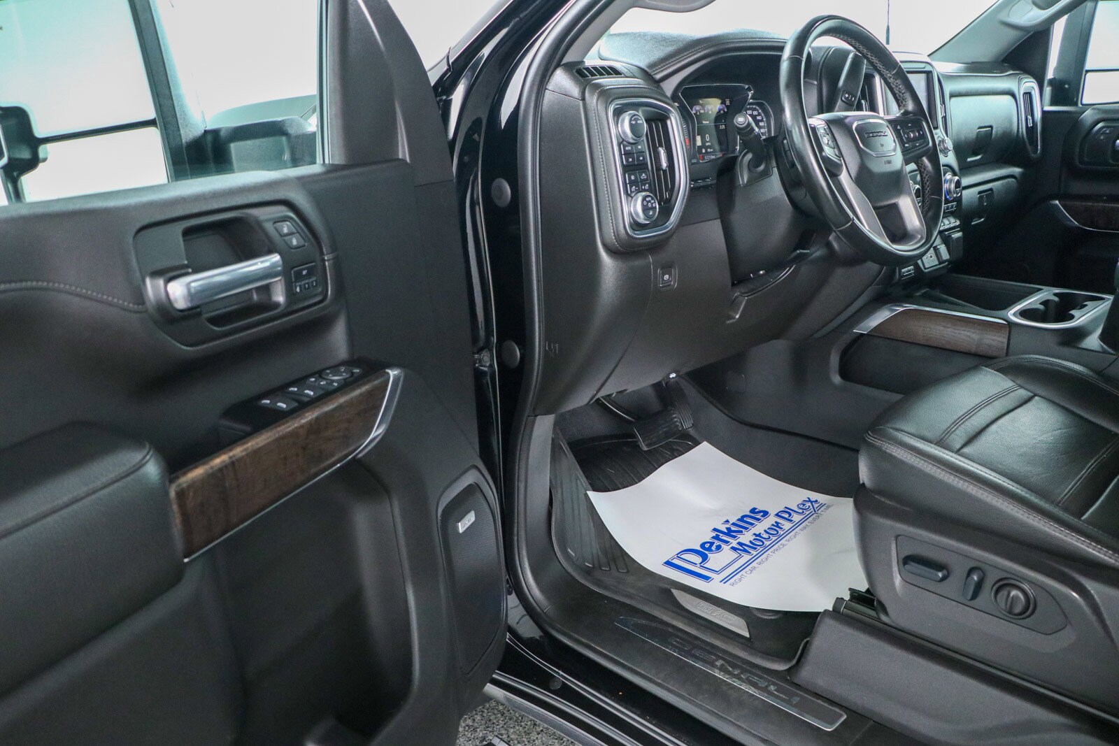 2023 Gmc Sierra HD Denali photo 2