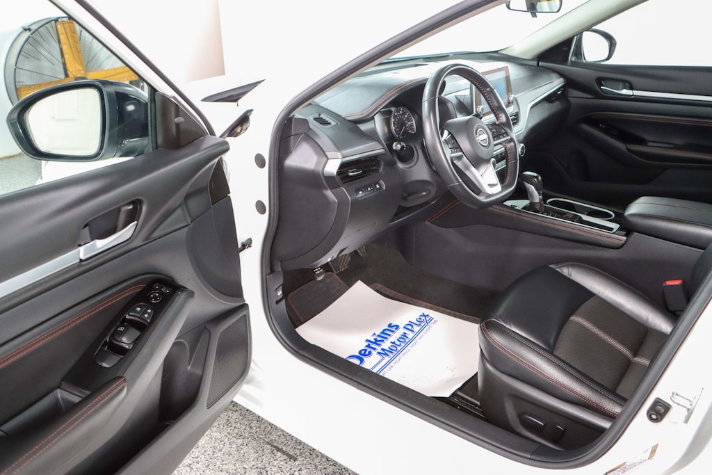 Used 2023 Nissan Altima SR Sedan