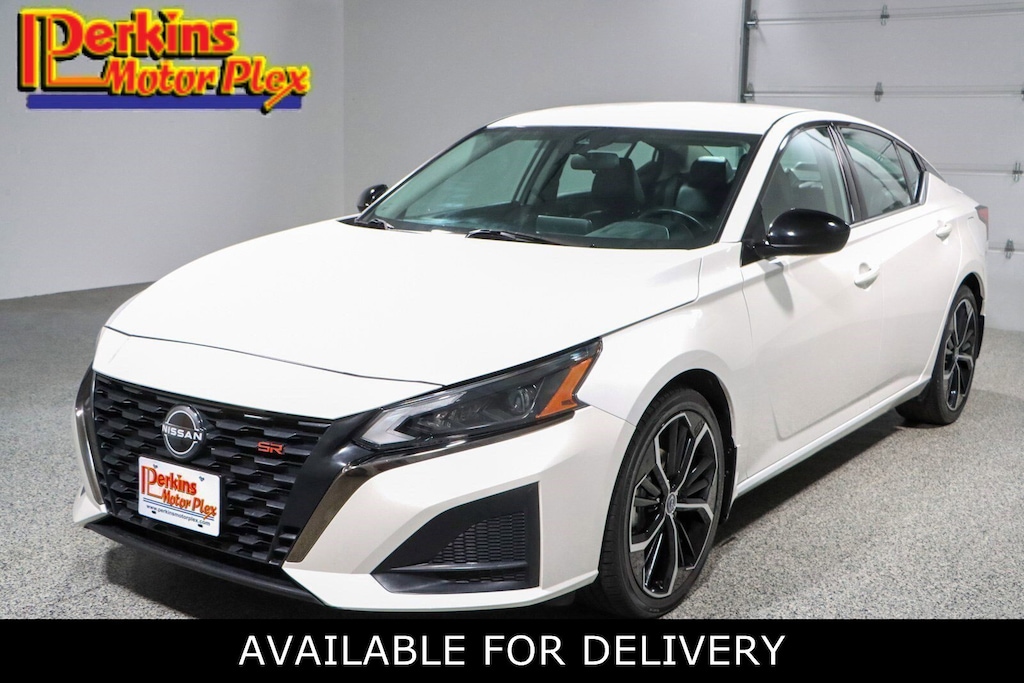 Used 2023 Nissan Altima SR Sedan