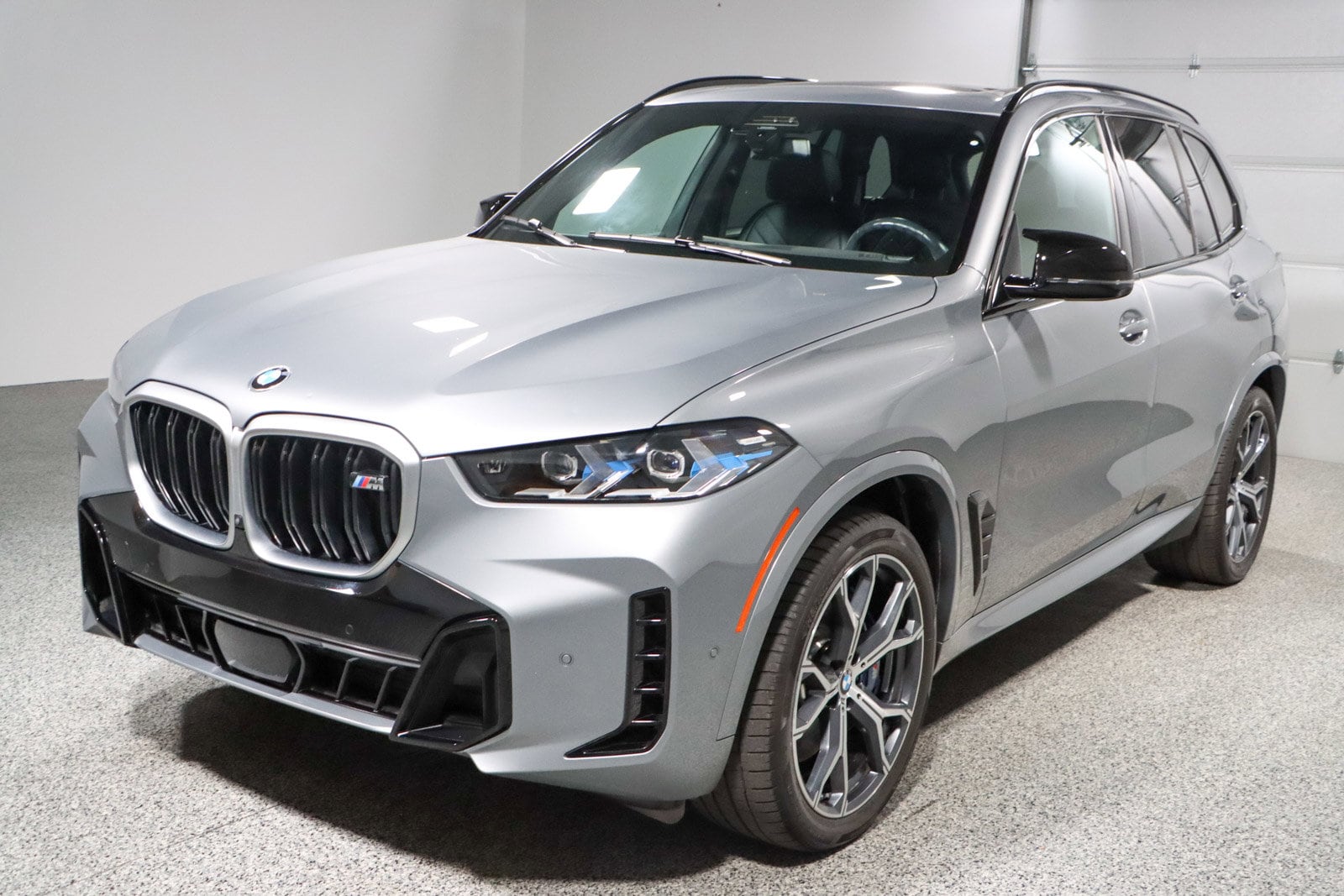 2024 BMW X5 M60i's photo