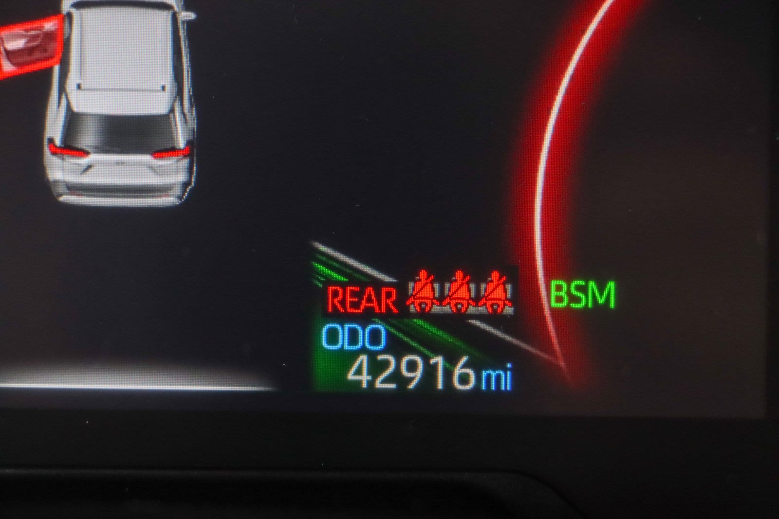 2024 Toyota RAV4 XLE - Photo 16