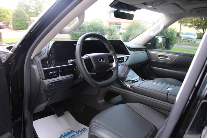 2025 Infiniti QX80 Pure photo 2