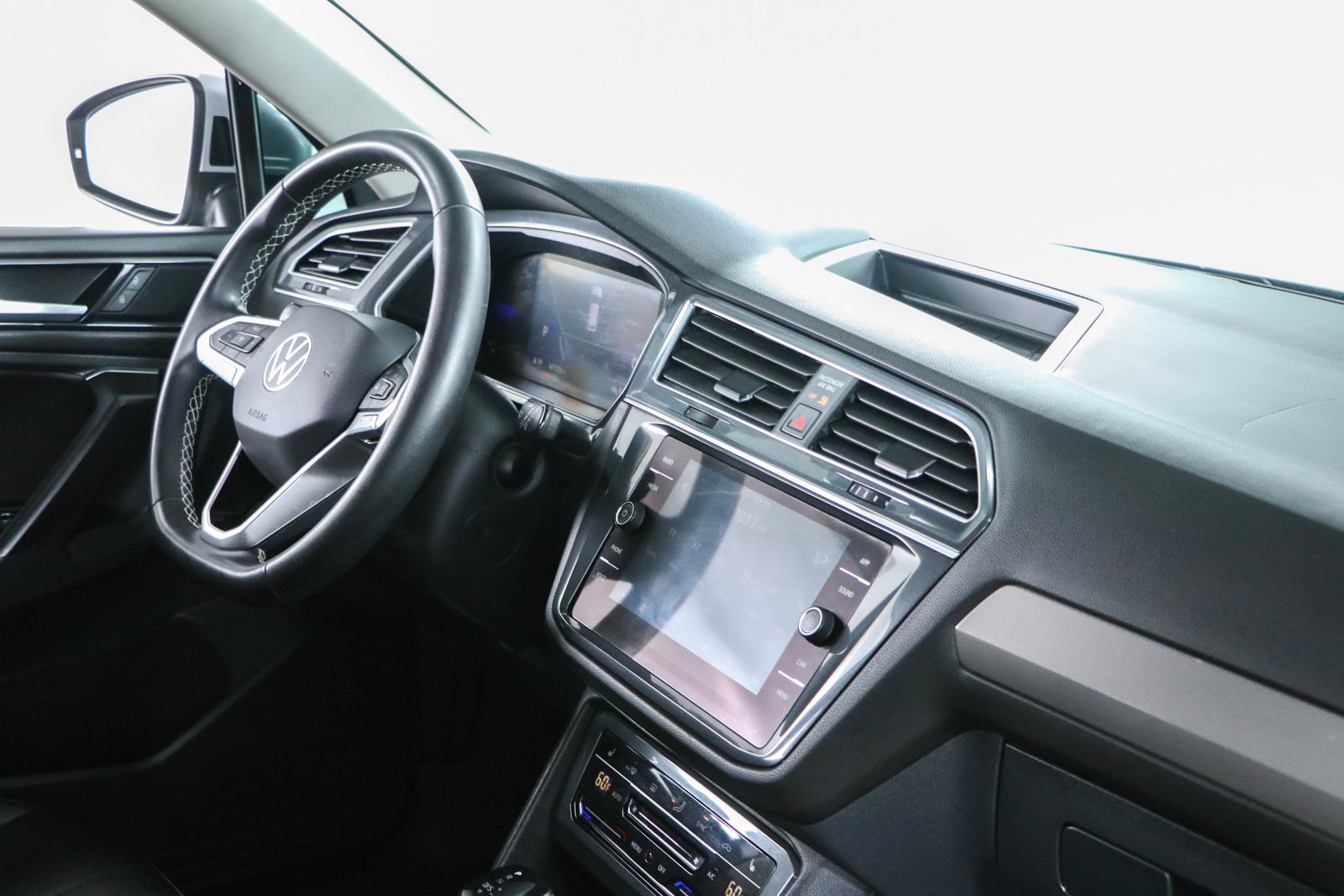 2023 Volkswagen Tiguan SE - Photo 25