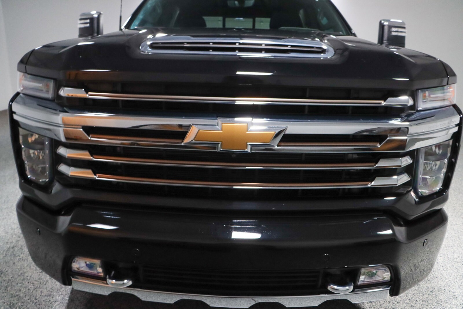 2023 Chevrolet Silverado 2500HD High Country photo 3