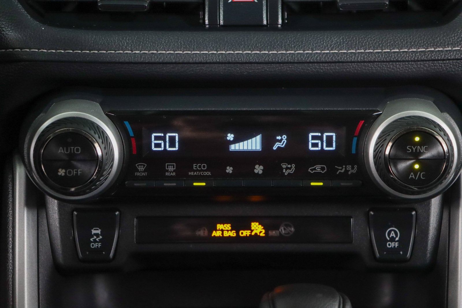 2024 Toyota RAV4 XLE - Photo 20