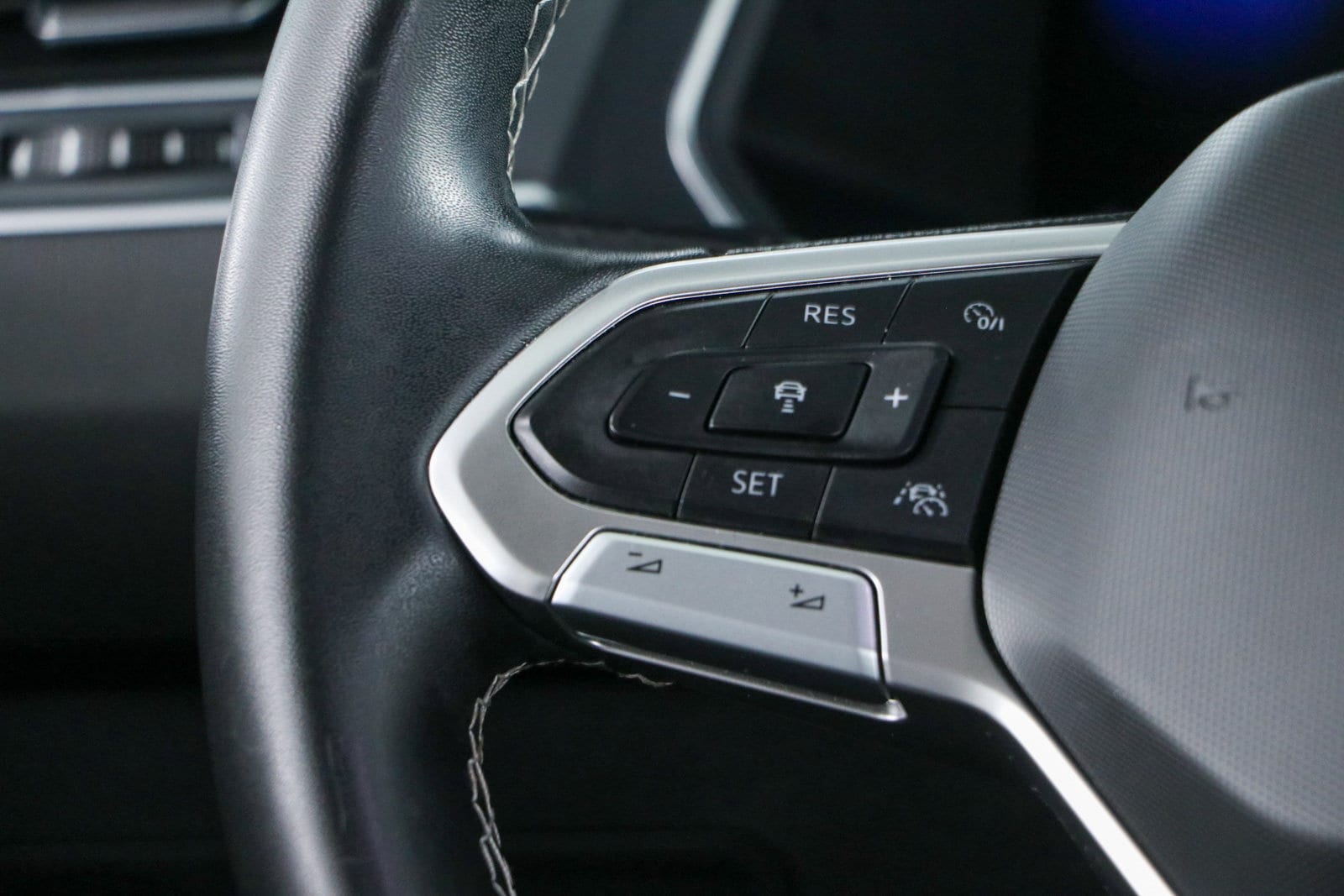 2023 Volkswagen Tiguan SE - Photo 13