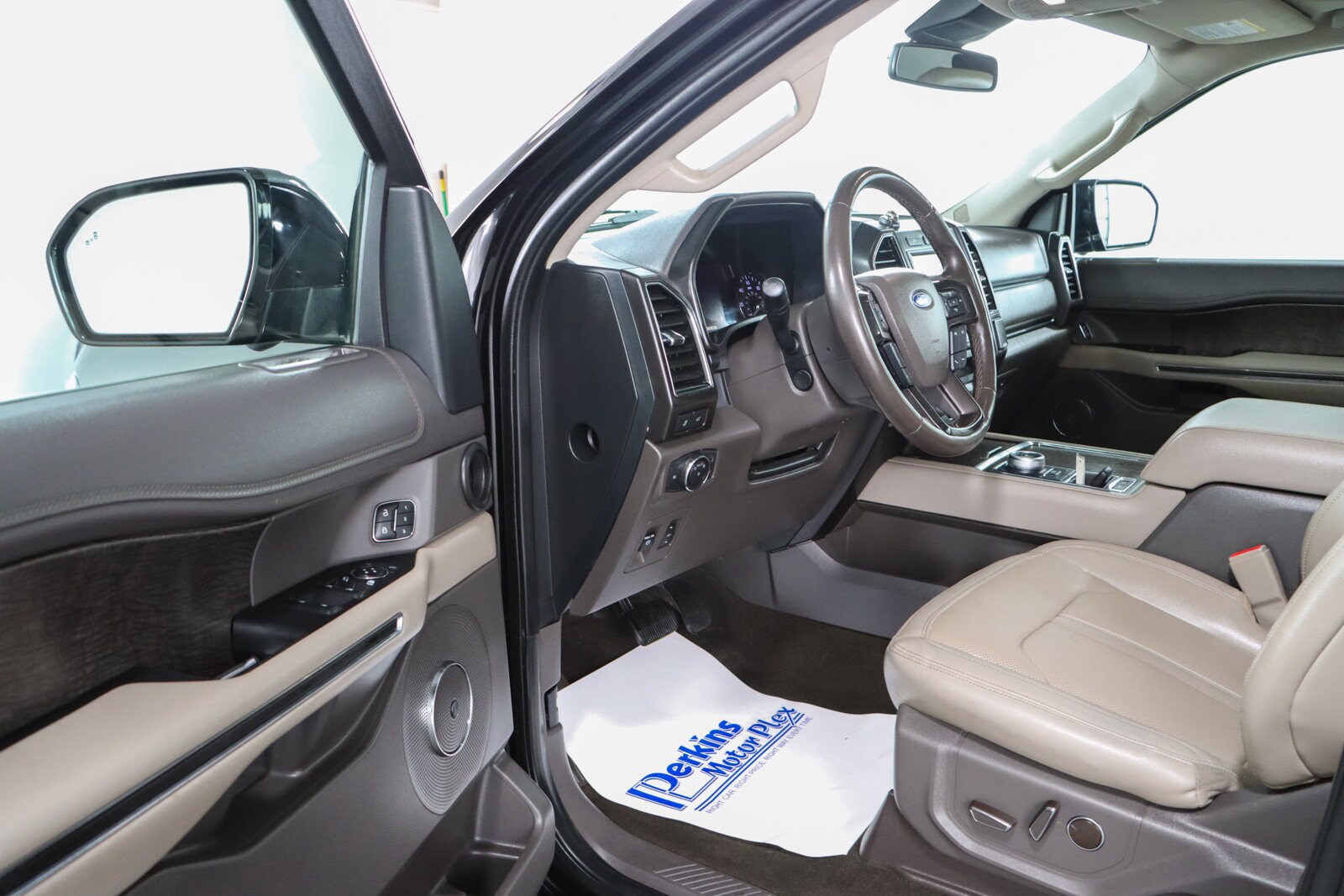 2021 Ford Expedition Limited photo 2