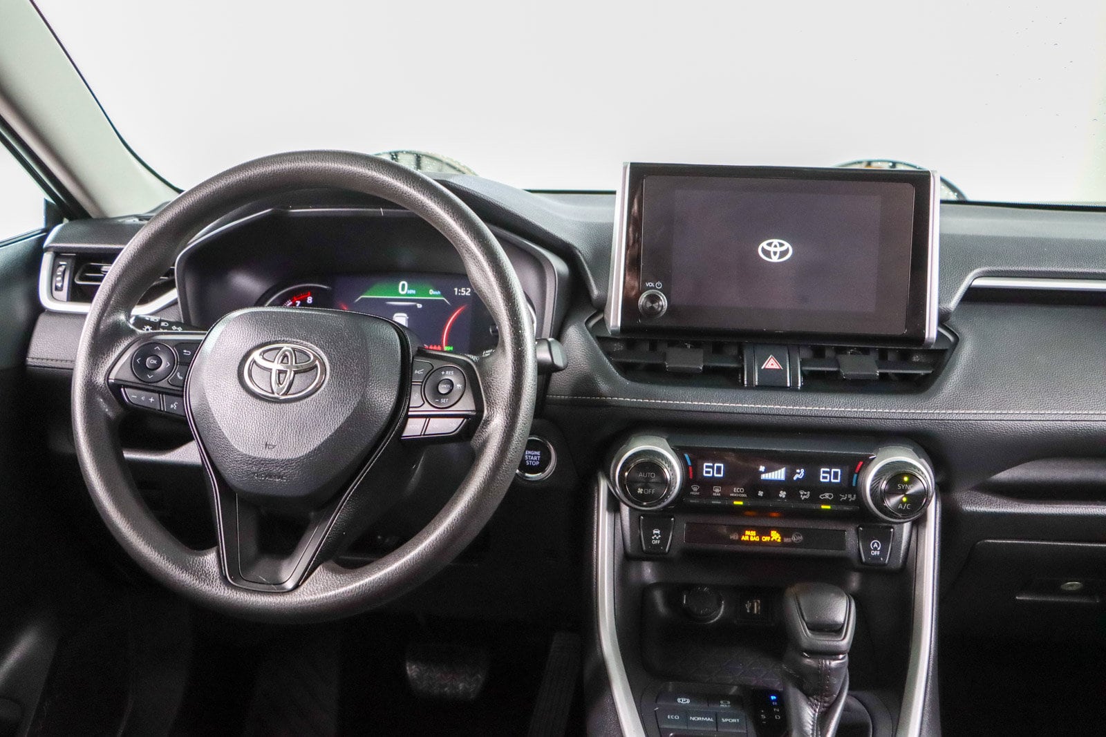 2024 Toyota RAV4 XLE - Photo 17