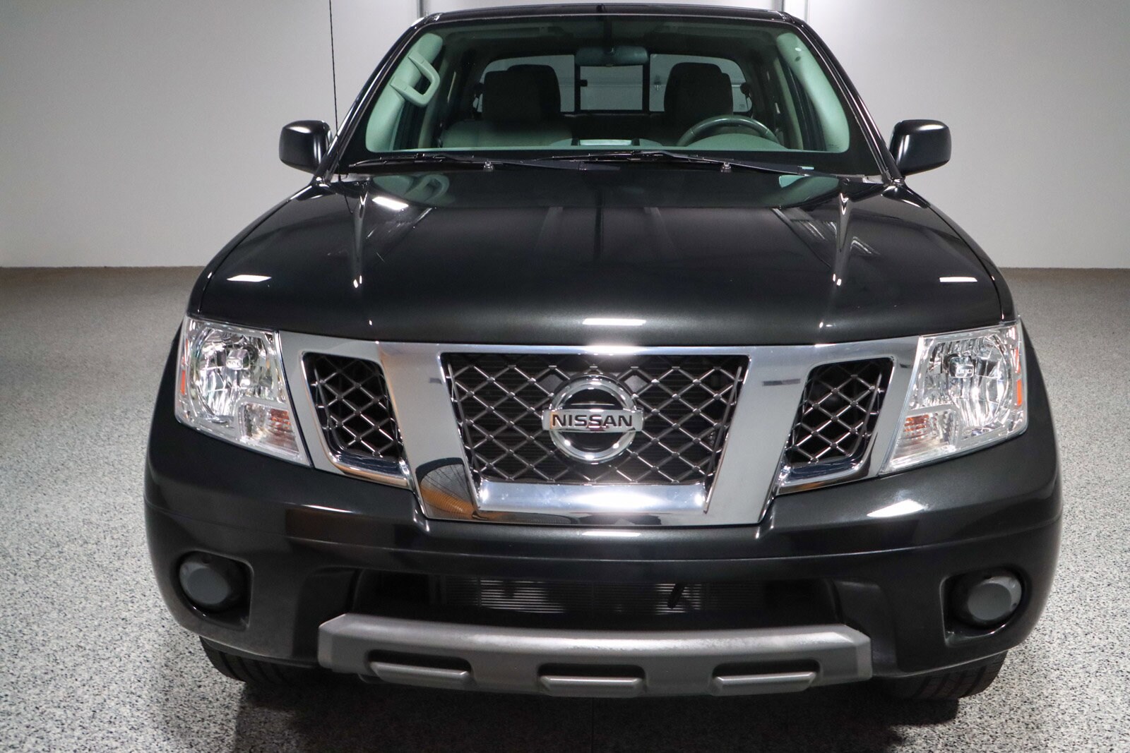 2021 Nissan Frontier Crew Cab photo 2