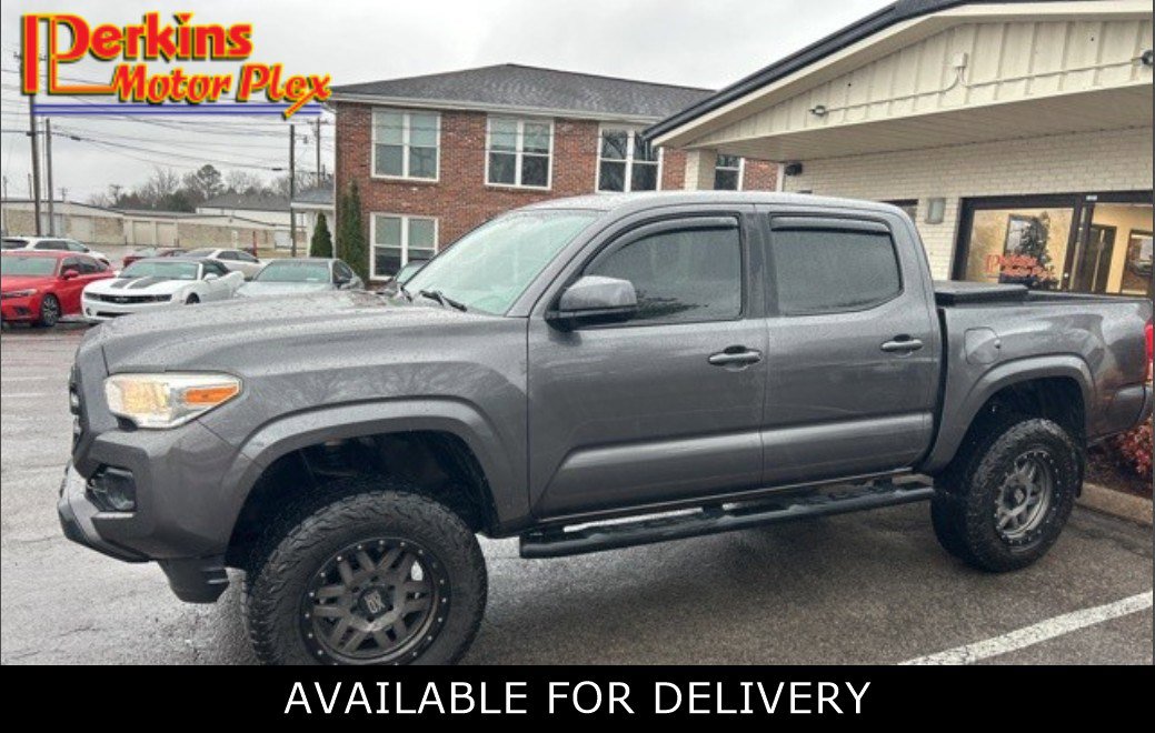 2017 Toyota Tacoma SR's photo
