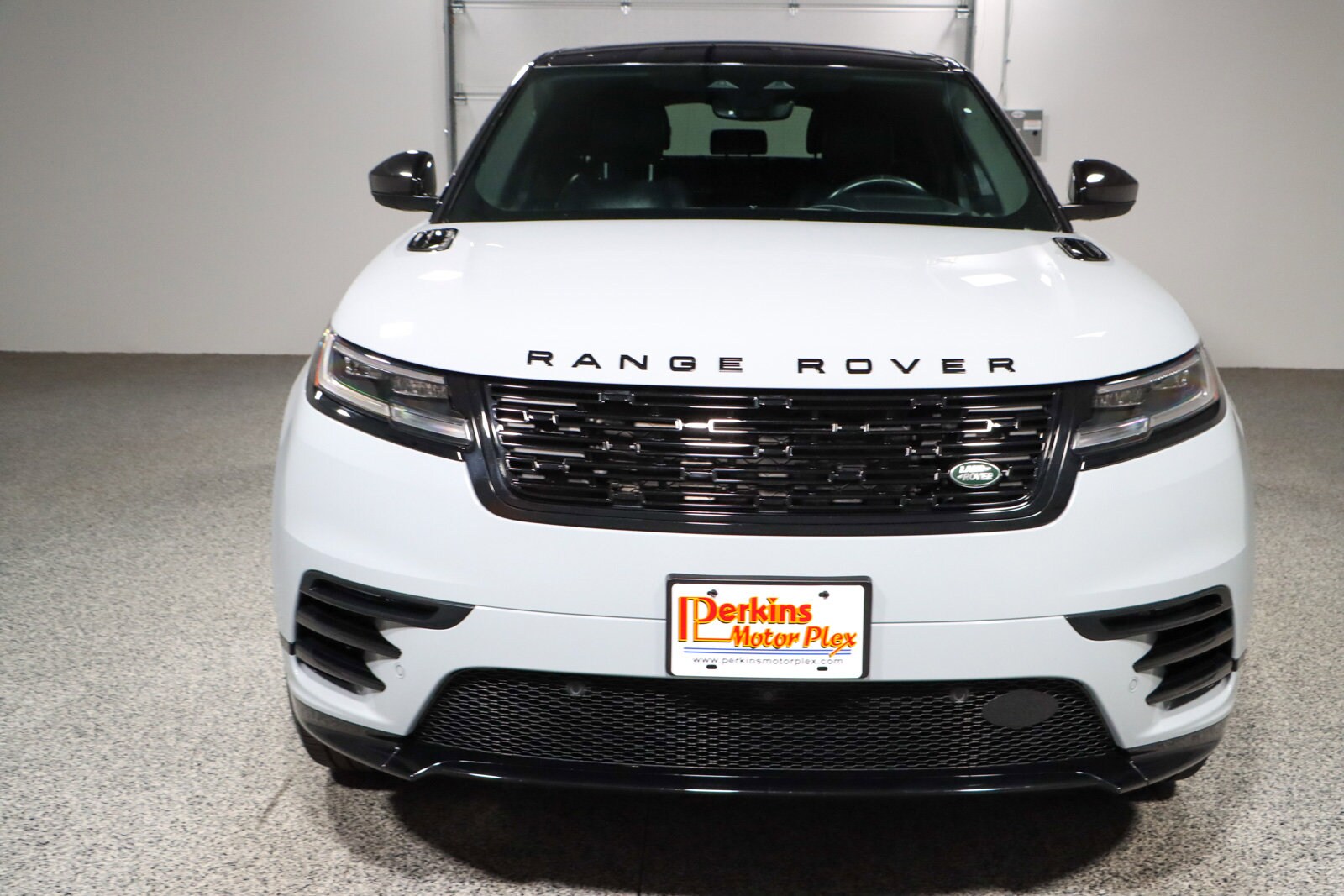 2024 Land Rover Range Rover Velar SE photo 3