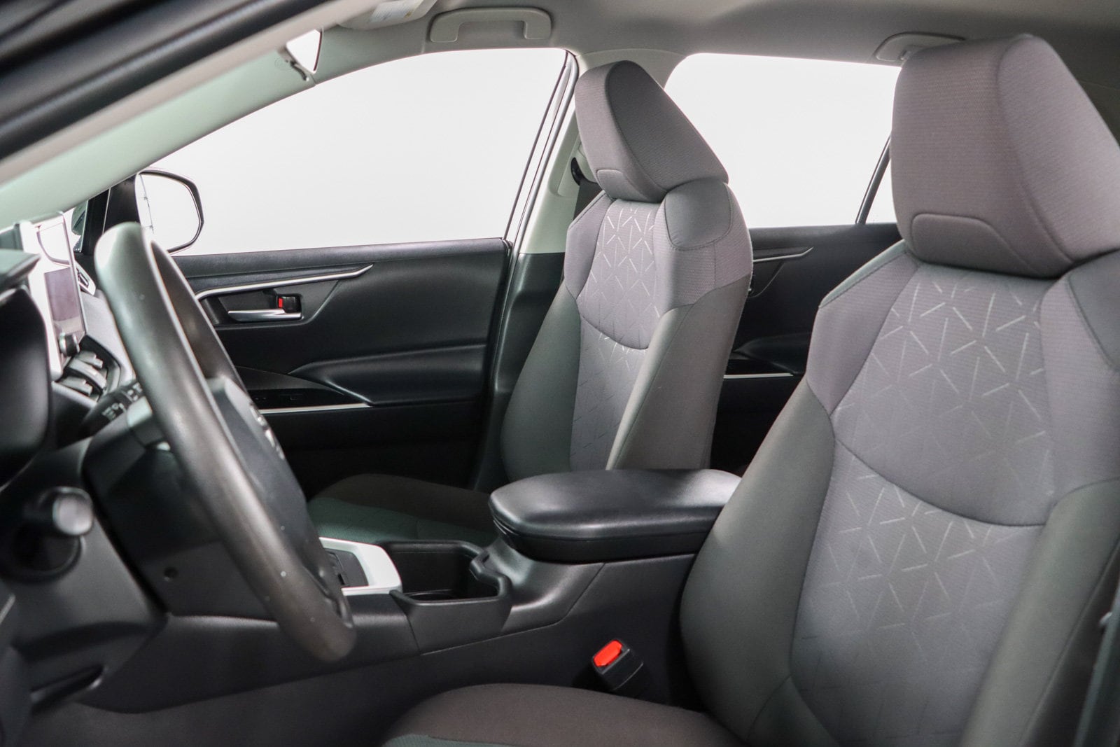 2024 Toyota RAV4 XLE - Photo 23