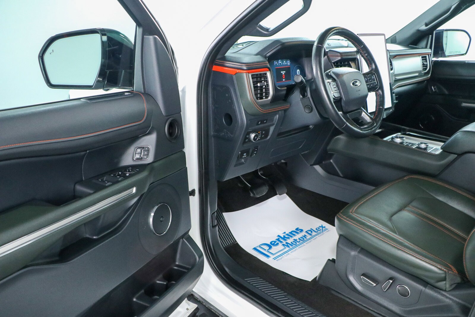 2022 Ford Expedition Timberline photo 2
