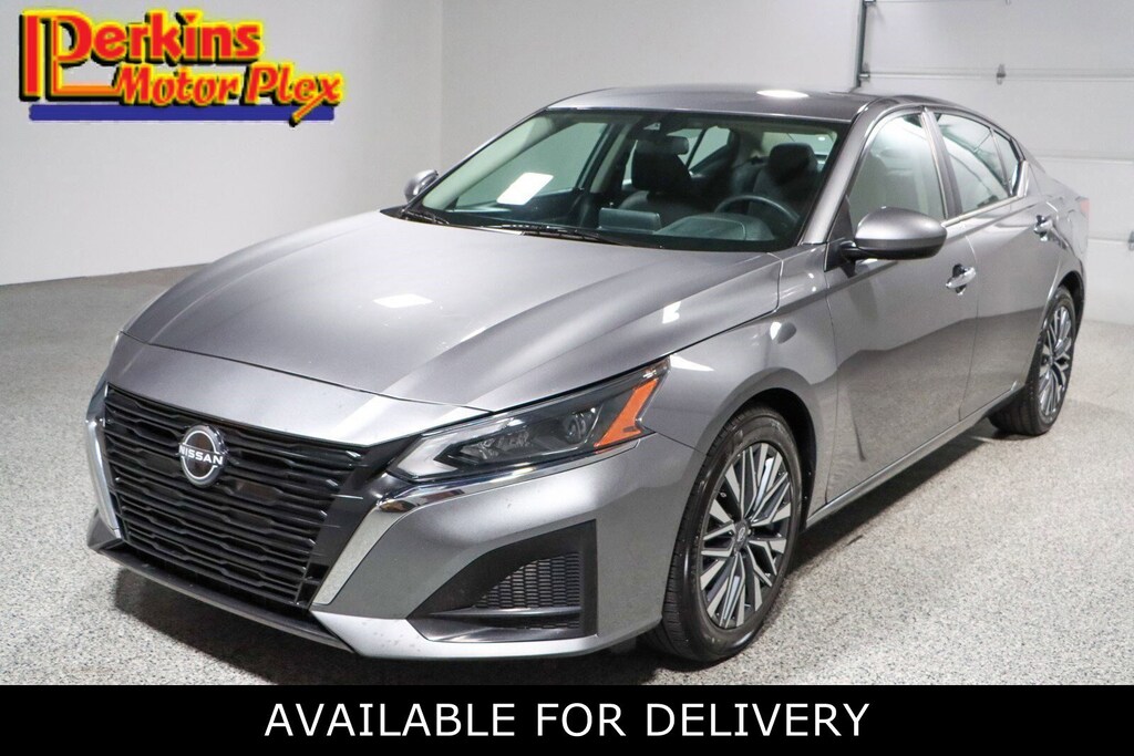 Used 2023 Nissan Altima SV Sedan