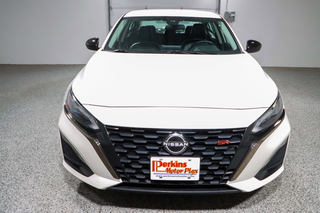 Used 2023 Nissan Altima SR Sedan