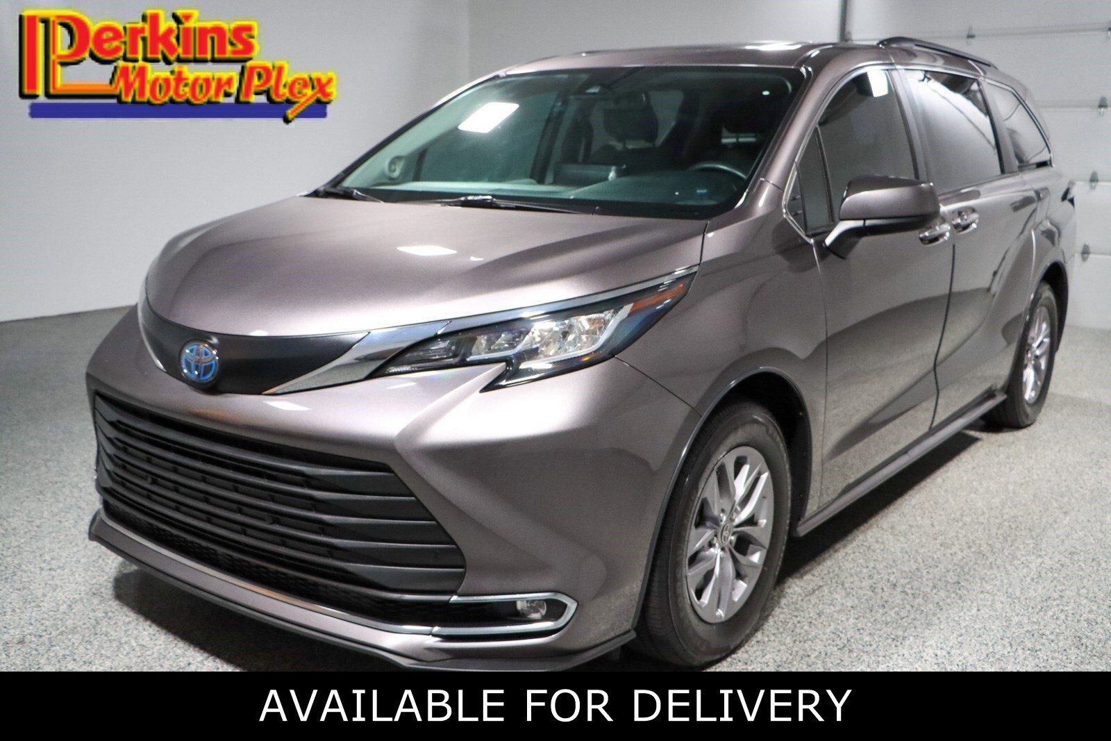2022 Toyota Sienna XLE's photo