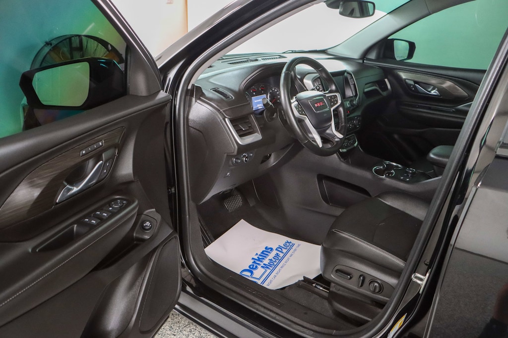 Used 2024 GMC Terrain SLT SUV