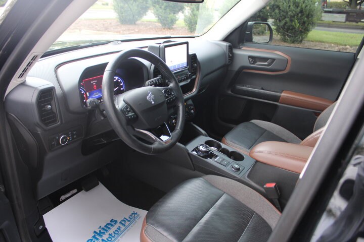 2021 Ford Bronco Sport Outer Banks photo 2