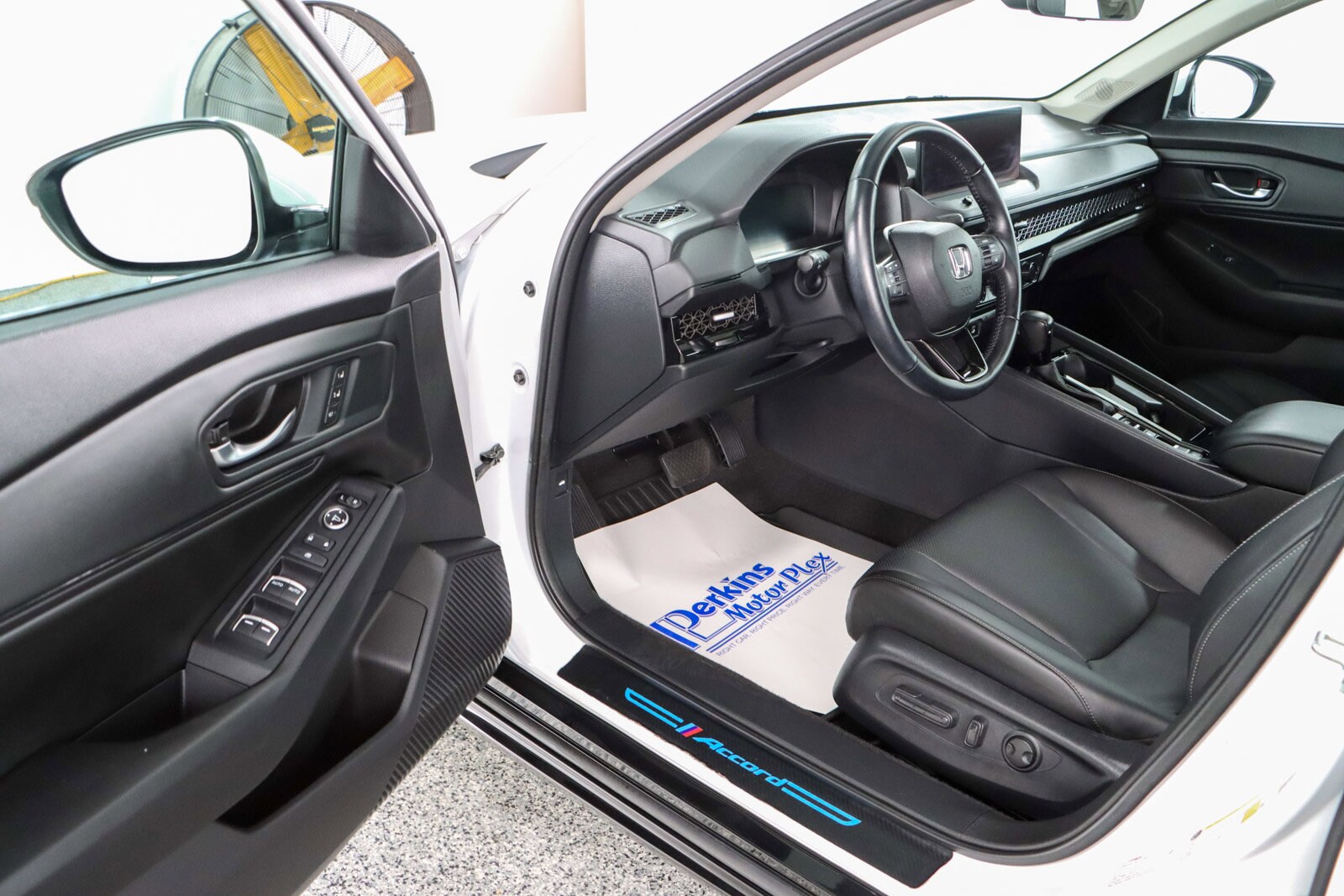 2023 Honda Accord Hybrid EX-L photo 2