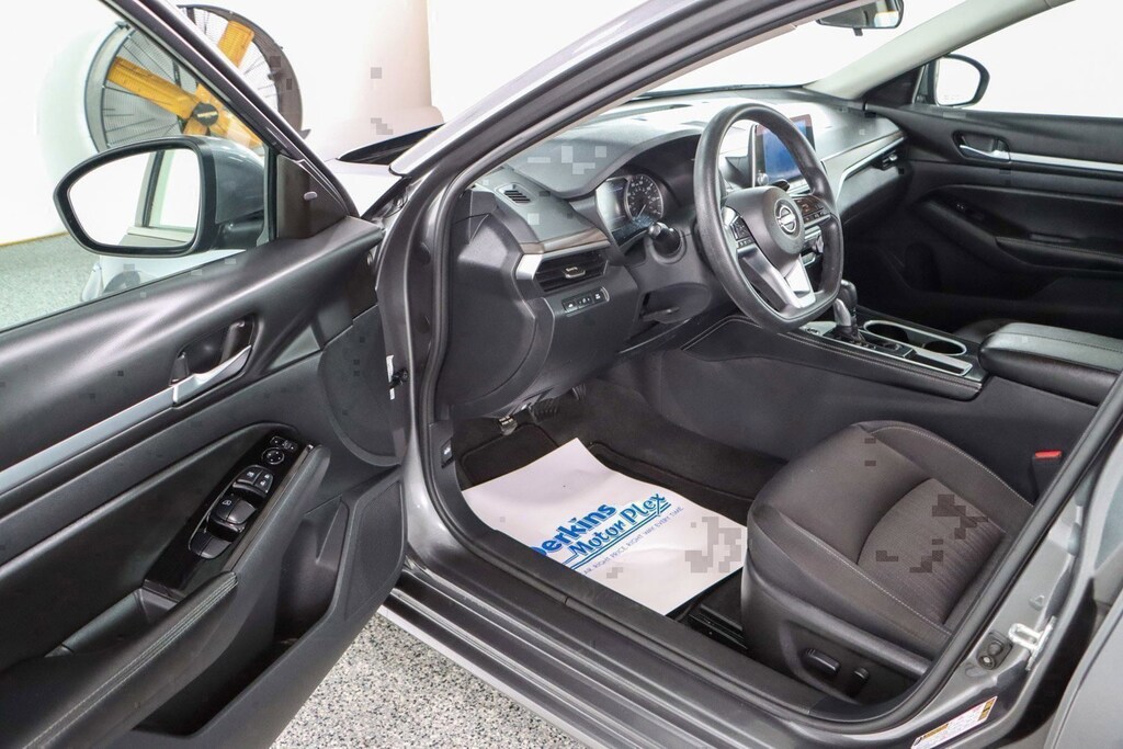 Used 2023 Nissan Altima SV Sedan