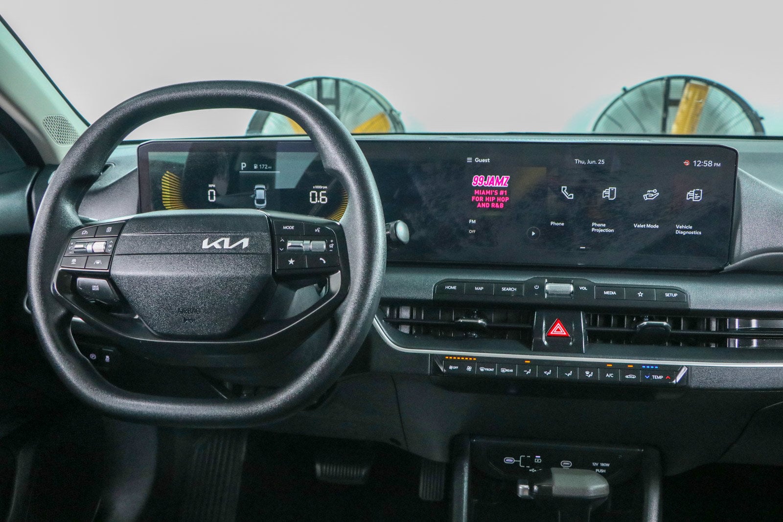 2025 Kia K4 LXS - Photo 17