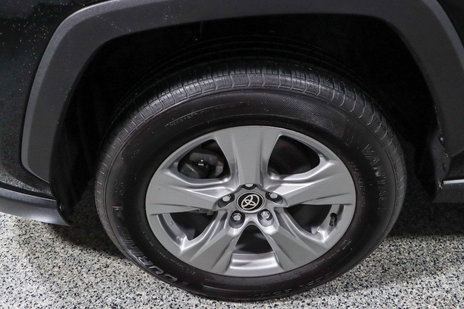 2024 Toyota RAV4 XLE - Photo 11