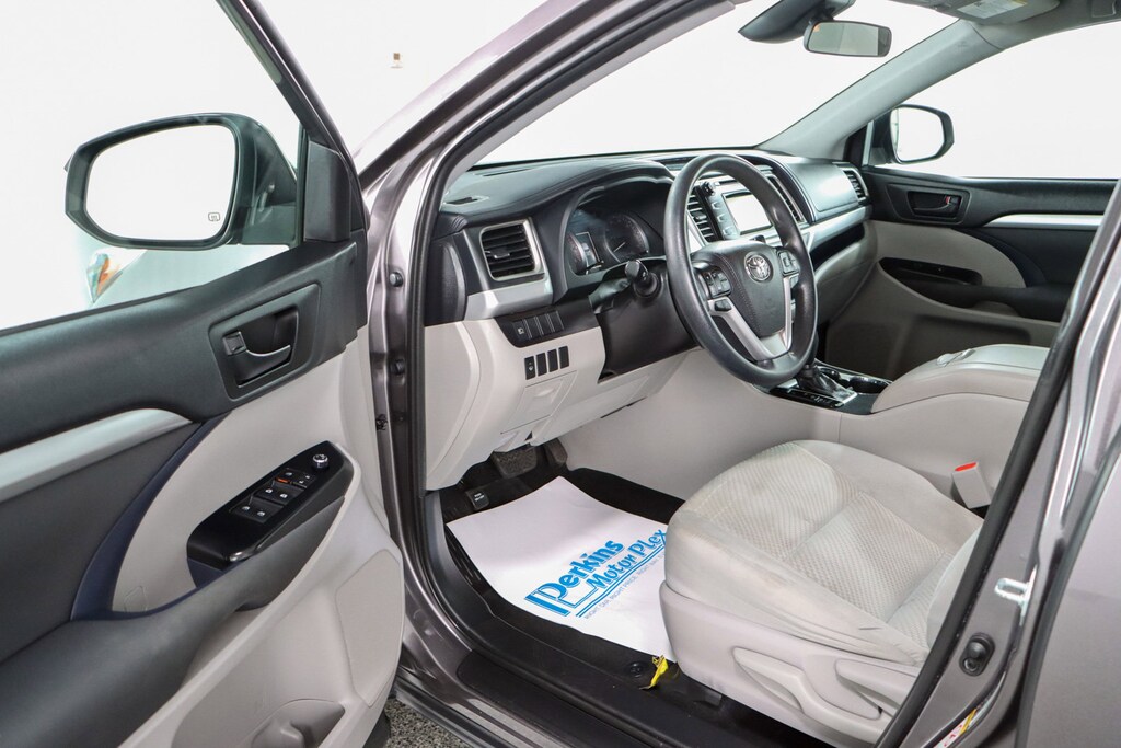Used 2019 Toyota Highlander LE SUV