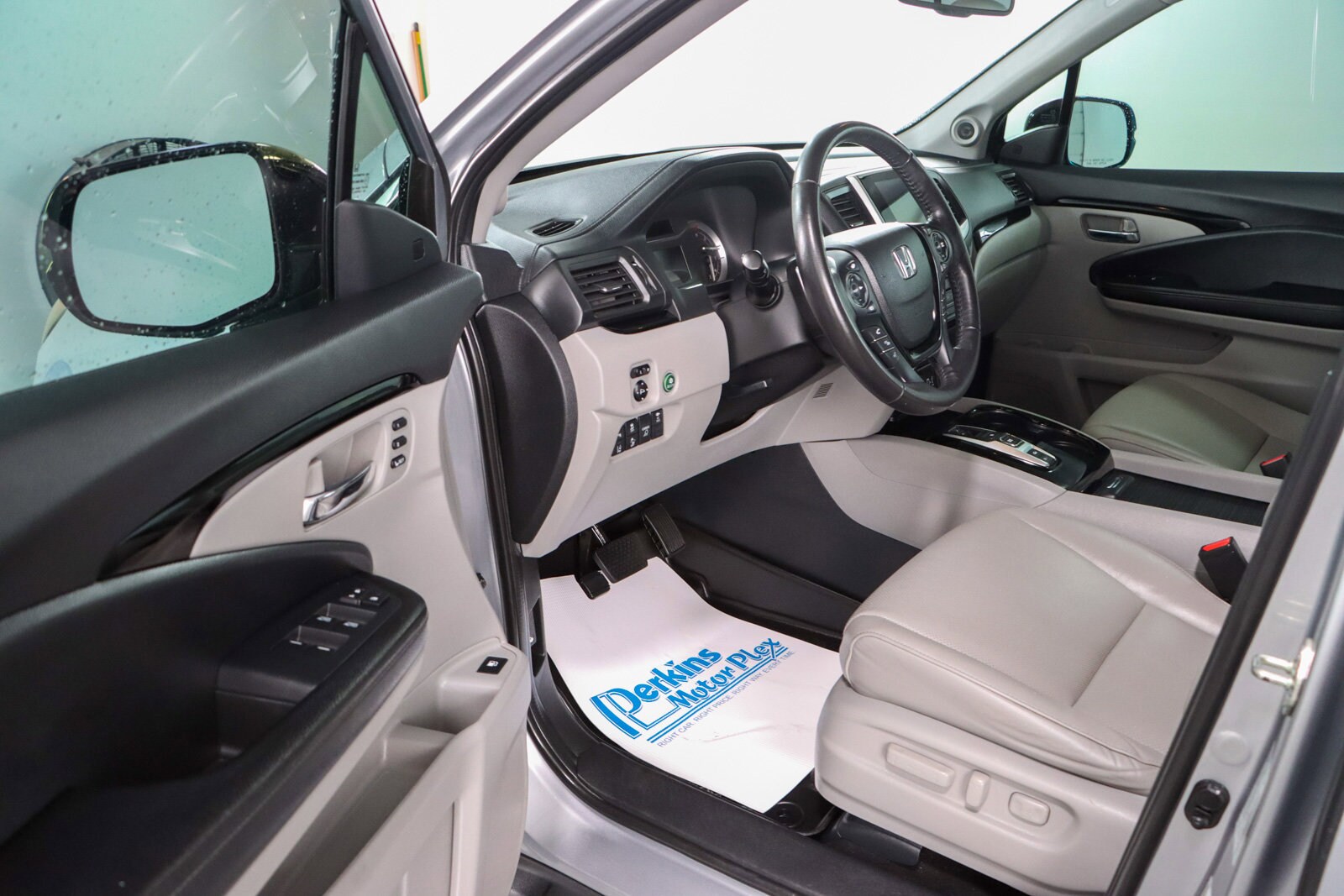 2020 Honda Ridgeline RTL-E photo 2