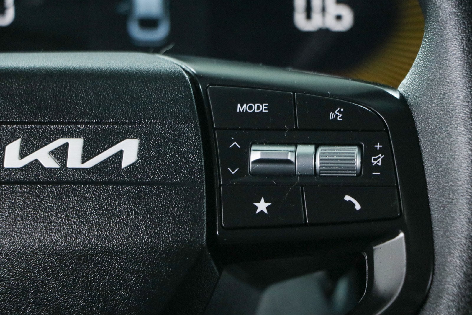 2025 Kia K4 LXS - Photo 14