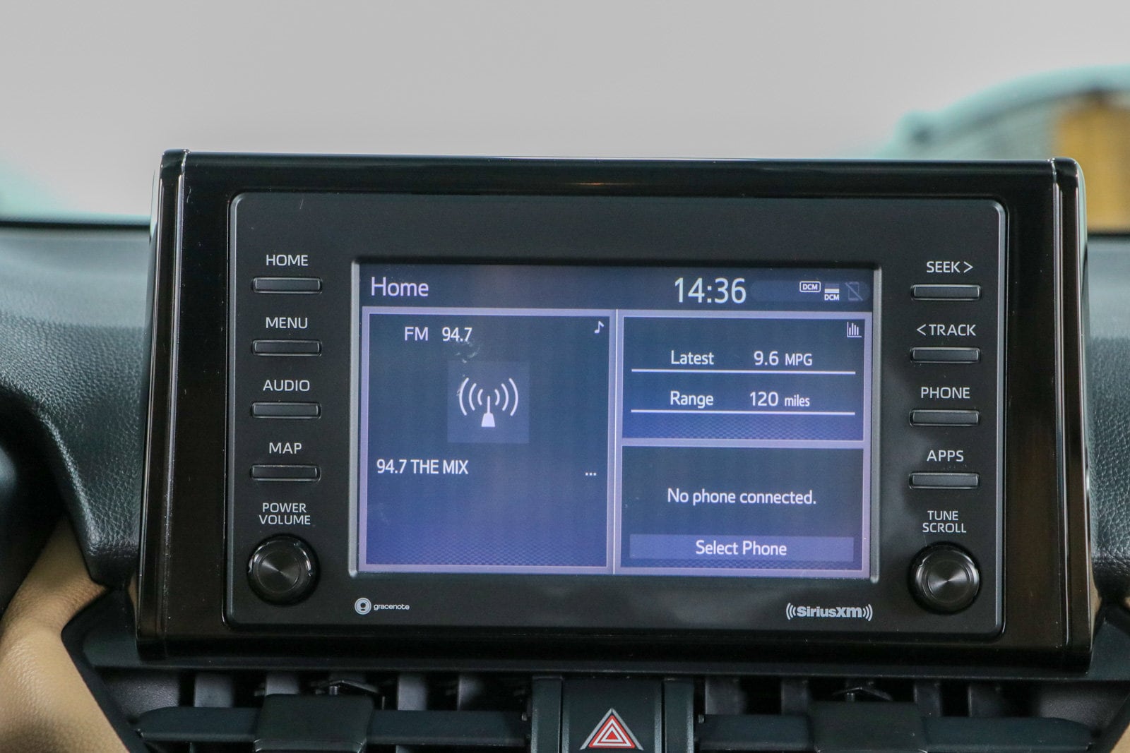 2020 Toyota RAV4 LE - Photo 19