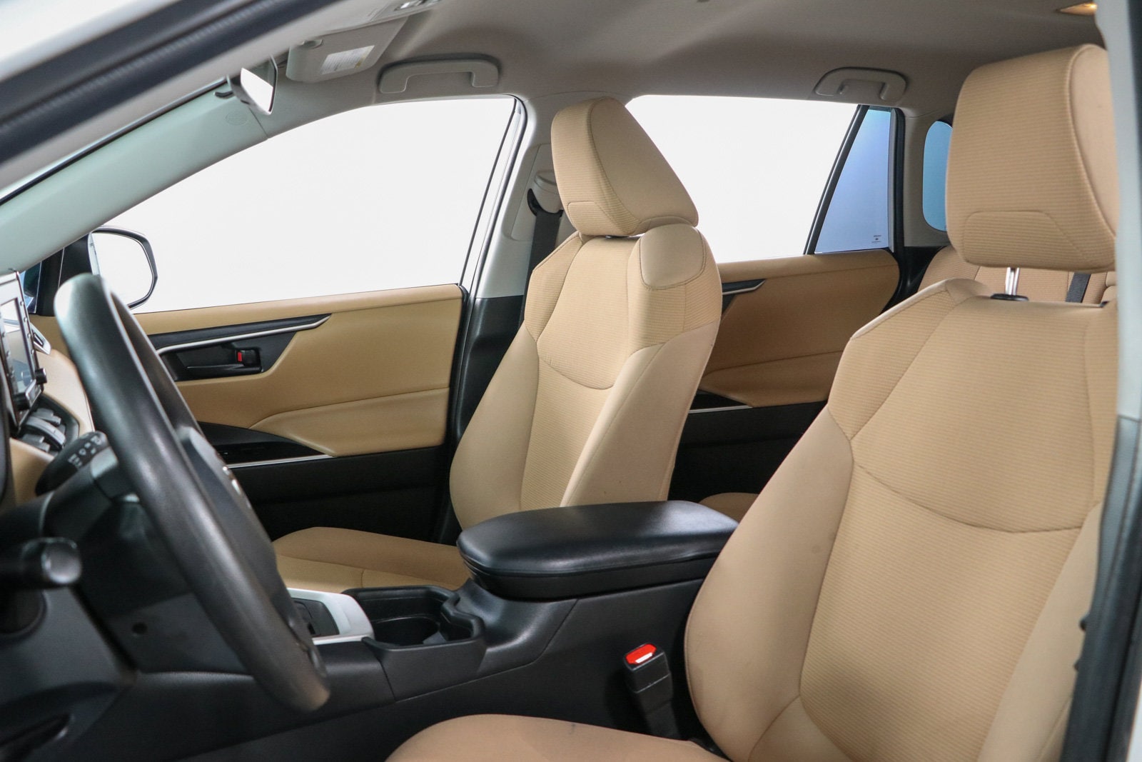 2020 Toyota RAV4 LE - Photo 23